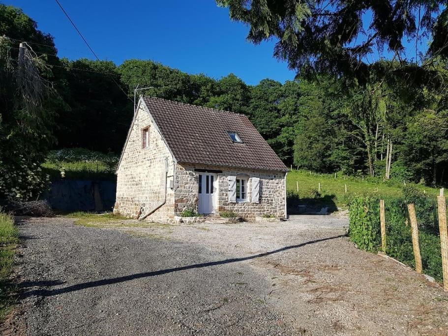 Gite En Lisiere De Foret Andaine Perrou Exterior foto